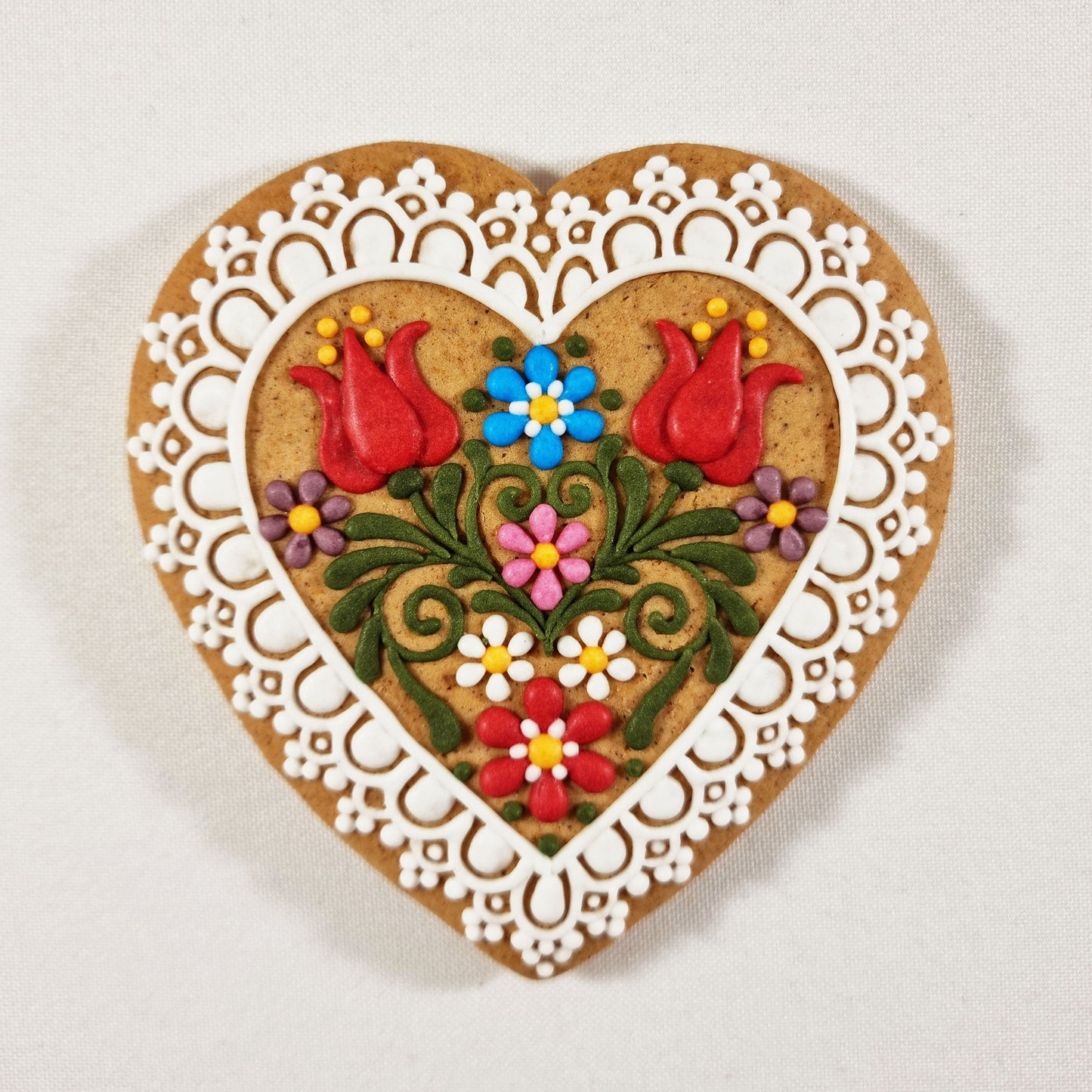 Csipkés szélű tulipános Csudaíz Mézeskalács, csipke díszdobozban