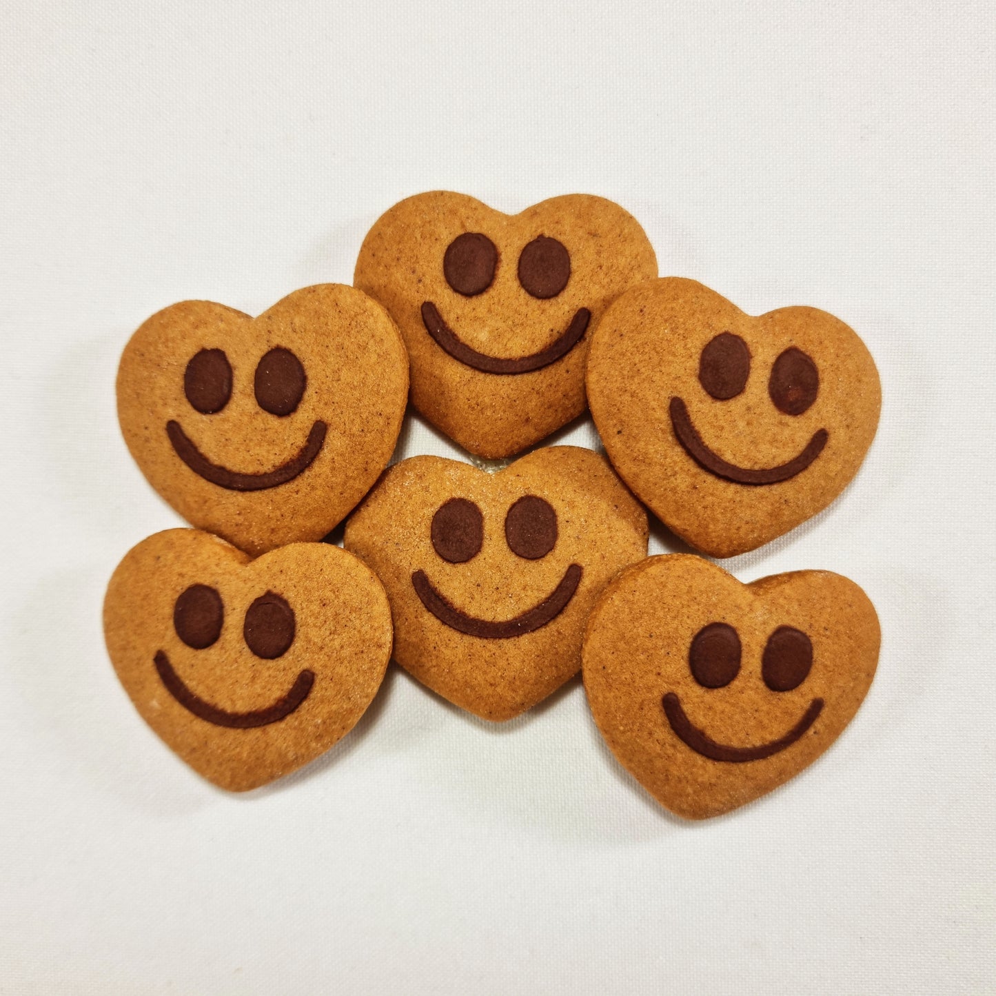 Kakaóval rajzolt Csudaíz Mézeskalács szív smiley desszert (6 db)